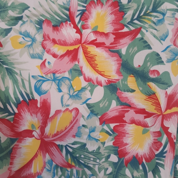 Tea & cup hibiscus crop stetchy pants NWT small *B8 - Picture 3 of 6